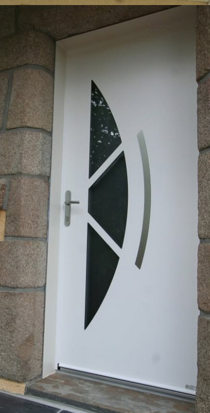 Porte d’entrée aluminium contemporaine – Alpha Menuiseries Porte d’entrée en aluminium moderne installée par Alpha Menuiseries, combinant esthétisme, isolation et sécurité renforcée.