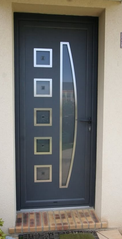 Porte d’entrée aluminium moderne – Fourniture et pose Alpha Menuiseries Fourniture et pose d’une porte d’entrée en aluminium par Alpha Menuiseries, alliant sécurité, isolation et design contemporain.